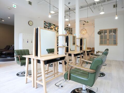 【甲東園】≪ご新規も多く来客中！≫≪社会保険完備≫≪産休育休取得実績あり≫勤続年数に応じて還元率アップを狙える！プライベート重視の方、給与重視の方のどちらもが働きやすい環境！アットホームサロン「Palacchi 甲東園店（パラッチコウトウエンテン）」からスタイリスト（美容師）の求人☆★