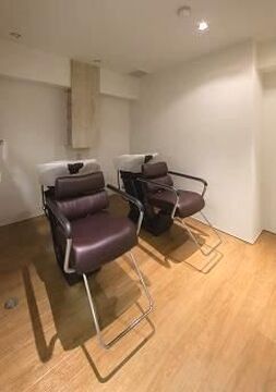 【交野】駅近の地域密着型ナチュラルサロン★安心の固定給からスタート★ファンが増えたら歩合制へ(40％還元)★頑張った分だけ評価される給与システムです♪一人ひとりのお客様とじっくり向き合いたいという方に◎スタイリスト（美容師）求人☆☆