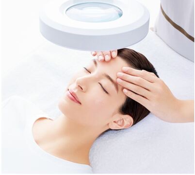 【烏丸】《休日数の選択OK★社会保険完備★ボーナス年2回★未経験も歓迎！》長年のノウハウを活かした充実の研修制度を用意しています！正社員への切り替えも可能！ピアスグループが運営するパーツビューティサロン“インフェイシャス”からアイリスト（アイデザイナー・まつげエクステ・アイブロウ）の求人☆☆