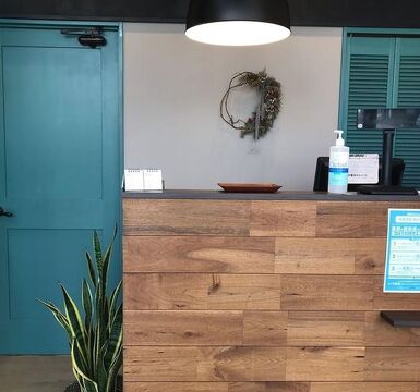 【横田】≪産休育休あり・平均退勤時間19時〜19時30分・社会保険完備≫ブランクがある方でも大歓迎！！お子様のいるスタッフさんも活躍中！！温かい雰囲気のアットホームなヘアサロン「JAM EASE hairmake&spa（ジャムイースヘアメイクアンドスパ）」からスタイリスト（美容師）の求人☆★