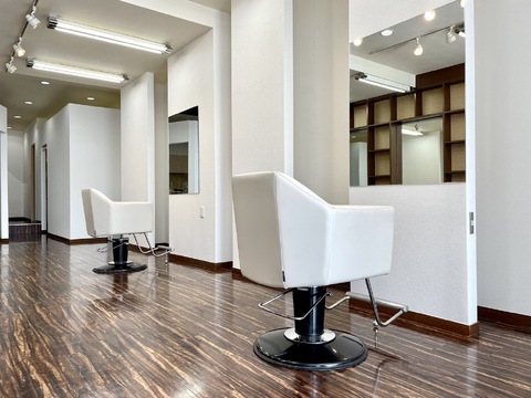 【鎌取】≪自由出勤制≫≪土日祝休みOK≫トレンドを取り入れたメニューがウリの人気サロン！仕事もプライベートも充実できる働き方ができます！「aile 鎌取（エールカマトリ）」からスタイリスト（美容師）の求人☆★