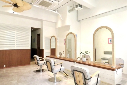 【宇都宮駅】≪社会保険完備≫≪完全週休2日制≫≪完全マンツーマン接客≫≪残業なし≫平均単価は12000円！ママさんの応募も歓迎！髪や体に優しいオーガニック薬剤にこだわったスタイリストオンリーサロン「nalu 宇都宮店（ナル ウツノミヤテン）」からスタイリスト（美容師）の求人★☆