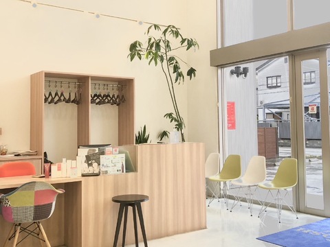 【白鳥】≪社会保険完備・月8日休み・選べる働き方・平均退勤時間17時頃・産休育休実績あり≫柔軟な働き方が可能です！高い技術力が幅広いお客様から愛され続ける地域密着型サロン「YOSH hair（ヨシヘアー）」からスタイリスト（美容師）の求人☆★