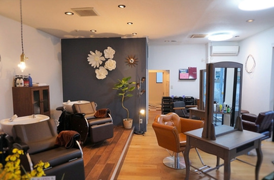 【研究学園】≪完全週休2日制もOK≫≪20時までに退勤可能≫≪社会保険完備≫顧客満足度を1番に考えた技術と接客で、新規のお客様も多数来店！1人1人のライフスタイルやキャリアプランに合わせて働くことが可能です！「h hair design 2nd.（エイチヘアーデザインセカンド）」からスタイリスト（美容師）の求人☆★