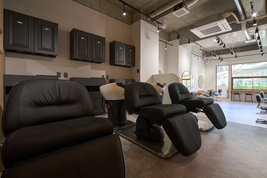 【玉造】≪完全週休2日制≫≪土日休み取得OK≫≪月給24万円以上≫≪社会保険完備≫≪夏季8連休≫≪お弁当支給あり≫駅前すぐの路面店！美容師が長く働ける環境や体制を整えています！「KURT by MARUCA（クルトバイマルカ）」からからスタイリスト（美容師）の求人☆☆