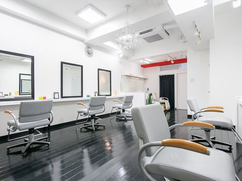 【南海岸和田】≪日曜定休≫≪17時受付締め≫≪月6〜10日選べる休日数≫≪社会保険完備≫産休育休もあり、女性が安心して活躍できるサロン！勤務日数も相談OK！限られた時間でもしっかり稼いで、家庭との両立もできますよ。「MK（エムケイ）」からスタイリスト（美容師）の求人☆★☆