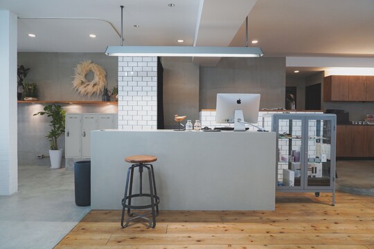 【上前津】◆社会保険完備・完全週休2日制・土日休み取得可能◆営業時間内レッスン可能で2年以内にデビューが可能！安売りではない技術でアシスタント時代から顧客様をつけられ、やりがいにも繋がりやすい！「COMILE（コミレ）」からアシスタント（美容師）の求人☆★