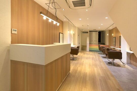 【上本町】≪月8日休み≫≪19時退勤≫≪社会保険完備≫≪単価1万円以上≫駅チカ&路面店の好立地！キッズスペースもある落ち着いた雰囲気のヘアサロン！パート・アルバイトも募集中！「Limber（リンバー）」からスタイリスト（美容師）の求人☆☆