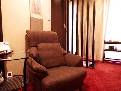 【日本橋】≪経験者大歓迎・フェイシャルエステティシャンの募集！≫今までの経験を活かして活躍して下さい！落ち着いた雰囲気の店内で福利厚生の整った環境が魅力的！Dr.yufuku & 優福（ドクターユウフクアンドユウフク）からエステティシャンの求人★☆★