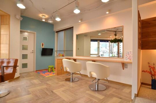 【桜坂】≪月休5,6日＋半休4日アリ≫半休制度があるので身体に負担が少なくお仕事が出来ますよ♪駅から徒歩1分の場所にある「ReA HAIR（レア ヘアー）」からスタイリスト（美容師）の求人☆★