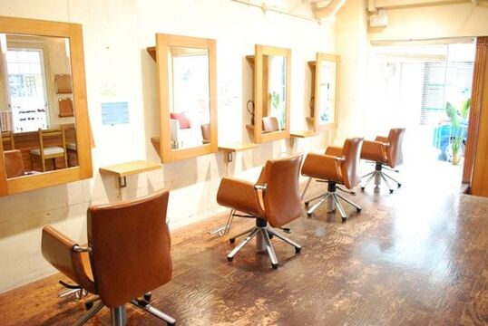 【JR芦屋】≪実働8時間、休憩1時間あり≫≪土日祝は18時まで≫≪早番遅番制度あり≫≪完全週休2日≫≪有給休暇、夏季年末年始休暇あり≫あなたのペースに合わせてスタイリストデビューが目指せる！技術はもちろん、フレンドリーな接客が人気のアットホームサロン「La tlier de Chou Chou（ラトリエシュシュ）」からアシスタント（美容師）の求人☆★