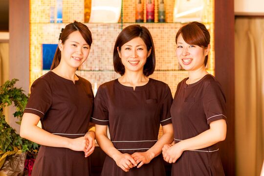 【池袋】≪月9日休み≫≪社会保険完備≫≪有給休暇あり≫本格的な技術で人気のアーユルヴェーダ専門店「e’s salon 池袋店（イーズ サロンイケブクロテン）」からエステティシャンの求人☆★☆