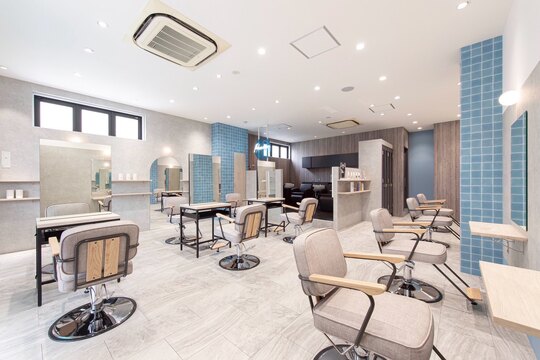 【高崎駅】◆社会保険完備・実働8時間・土日休み可能・産休育休実績あり・高歩合率◆入客チャンスが多く、顧客がいない方でもご安心ください！プレイヤーとして活躍するのはもちろん、ハサミを置いても活躍できるポジションなど、セカンドキャリアとして様々な選択ができます！「flammeum 高崎（フラミュームタカサキ）」からスタイリスト（美容師）の求人☆★