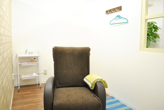 【大久保】≪産休育休取得実績あり≫≪平均19時退勤≫≪施術スピードゆったり≫育休からのサロン復帰も実績あり！家庭との両立を目指すママさんスタッフも大歓迎です！「gentil（ジャンティ）」からアイリスト（まつげエクステ・まつげパーマ）の求人☆☆