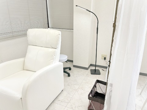 【JR和歌山駅】≪土日休み月4回までOK≫≪完全自由シフト制≫≪髪色・ネイル自由≫束感デザインが人気のサロン！スタッフさんの要望で、新しいメニューを導入するなど働きやすい環境を提供！「Re:eyes（リアイズ）」からアイリスト（まつげエクステ・まつげパーマ）の求人☆☆