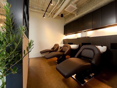 【矢場町】≪土日休みOK≫≪最低保障給あり≫≪完全自由出勤≫自分のライフスタイルに合った働き方が可能！稼ぎたい方も、プライベート重視したい方にもｍオススメサロン！「Lilian by little（リリアンバイリトル）」からスタイリスト（美容師）の求人☆★