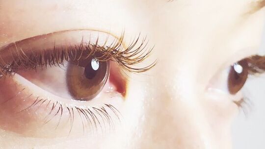 【立川駅】未経験OK！≪社保完備・インセンティブ制度充実≫オシャレ女子であふれるこだわりの店内！カウンセリングをしっかり行い女性の美しさを最も引き立てる目元を提供しています「AMI by Amelie（アミバイアメリ） 」からアイリスト（まつげエクステ・まつげパーマ・アイブロウ）の求人☆☆