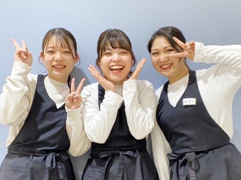 【泊】≪社会保険完備・残業ほとんどナシ≫自社スクールを運営しているので、未経験者でも安心の研修制度！モデル集めサポートもあります！休日休暇もしっかりとれ、プライベートも充実！「TSUYAMEKI イオンタウン四日市泊店（ツヤメキイオンタウンヨッカイチトマリテン）」からアイリスト（まつげエクステ・まつげパーマ・アイブロウ）の求人☆☆