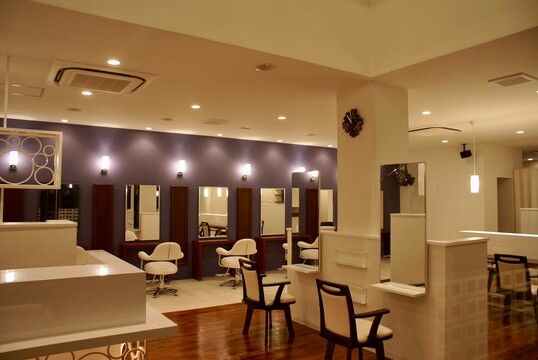 【寺田町】≪月給25万円〜≫≪平均19時半退勤≫≪社会保険完備≫ヘア・エステ・着付けなど日常から人生の大事なイベントまでキレイをサポートするトータルビューティーサロン！健康診断、ピザ半額など福利厚生も充実の働きやすいサロン「Charm classy（チャームクラッシー）」からアシスタント（美容師）の求人☆★