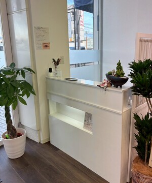 【岩出】≪フリー売上40％／指名50％還元≫≪独立支援あり≫平均のお給料は20〜50万円以上と頑張り次第で沢山稼げる環境！働く時間は自由！バリバリ働きたい女性を全力サポート！「WHITE EYE 岩出店（ホワイトアイイワデテン）」からアイリスト（まつげパーマ・アイブロウ）の求人☆☆