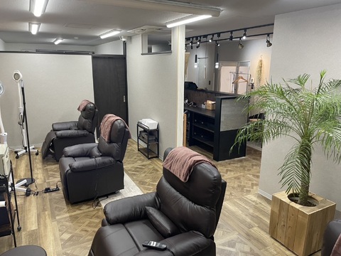 【春日市春日】≪業務委託／正社員あり・指名還元率50％≫顧客がいる人大歓迎！！働き方の融通が利きやすいサロン「V.I.E.W eyelash&nail（ビュー アイラッシュアンドネイル）」からアイリスト（まつげエクステ・まつげパーマ・アイブロウ）の求人☆☆