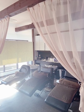 【飯塚駅】≪月7,8日休み≫≪土日休みOK≫≪GW休暇あり≫≪19時までに退勤可能≫≪ママさんの応募歓迎≫≪社会保険完備≫福利厚生も充実！研修制度もあり、スタッフが働きやすい環境を用意！「Kalon hair（カロンヘアー）」からスタイリスト（美容師）の求人☆★