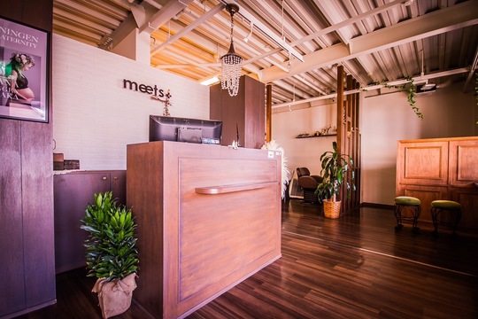 【JR八尾駅】≪入社6ヶ月間は月給27万5000円保障≫≪社会保険完備＆完全週休2日制≫≪講習費用負担有≫これからもスタッフが働きやすい環境作りに努めていきます！徹底したカウンセリングでお客様からの口コミ評価も◎「meets（ミーツ）」からスタイリスト（美容師）の求人☆★