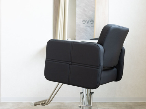 【和泉府中】≪技術売上65％の高還元！≫≪自由出勤制≫≪土日休みOK≫≪男女ともに応募歓迎≫≪ママさんの応募歓迎≫半個室のため、プライベートな空間で入客が可能！自分の得意なメニューを取り入れることができるサロン！「neve HAIR SALON（ネーヴェヘアーサロン）」からスタイリスト（美容師）の求人★☆