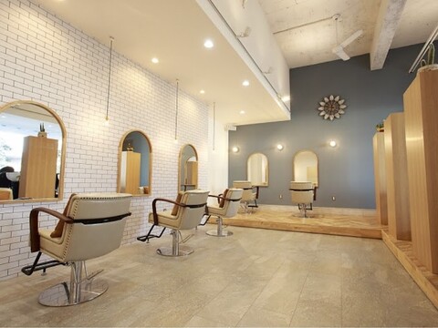 【交野市駅】≪完全週休2日制＆社会保険完備≫≪賞与あり≫≪ママさん美容師も大歓迎≫店舗展開も計画中で勢いのある人気サロン！「Jade temps（ジェイドテンプス）」からスタイリスト（美容師）の求人☆☆