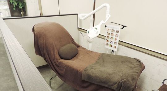 【京橋】≪有給休暇消化率100％≫≪土日は月2回休みOK≫≪社会保険完備≫≪月12日休みも可能≫有給休暇で連休もOK！頑張った分はしっかり歩合で還元！自分のライフスタイルに合わせて働く事の出来る環境ですよ！「peTiT eye beauty 京橋店(プティアイビューティー キョウバシテン)」からアイリスト（まつげエクステ・まつげパーマ・アイブロウ）の求人★☆★