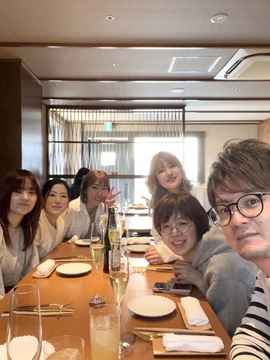 【京田辺駅】≪完全週休2日制≫≪土日休み月1回OK≫≪営業時間内レッスンOKで最短1～1年半デビュー≫≪ウィッグ手当てあり≫平均退社19時でプライベート充実！！スタッフ同士でランチに行くなど、人間関係の良いアットホームサロンです！「marble hair（マーブルヘアー）」からアシスタント（美容師・理容師）の求人☆★☆