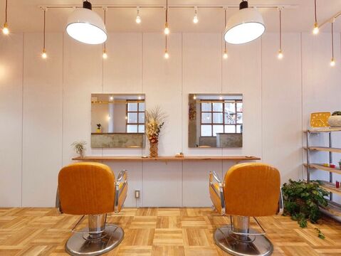 【近鉄奈良】≪最短17時退社≫≪完全マンツーマン接客≫≪完全週休2日制＆第1,3日曜日休み≫≪社会保険完備≫≪売上に応じてお給料に還元≫スタッフ第一主義サロン！有給休暇もあり、プライベートも満喫できる。充実した福利厚生面で安心して働ける環境「kiiro（キイロ）」からスタイリスト（美容師）の求人☆★☆