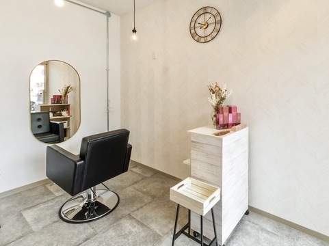 【上新庄】≪主婦さん、産休後復帰大歓迎≫≪委託でも交通費支給あり≫≪フリー45％／指名55％還元※フルタイム勤務は還元率UP≫≪日当1万円の最低保障給あり≫≪マンツーマン入客＆カットカラー2時間枠≫≪自由出勤制≫≪エクステやダブルカラー≫業務委託でも交通費の支給があるなど働きやすい環境が整っています！「happine..（ハピネ）」からスタイリスト（美容師）の求人☆★