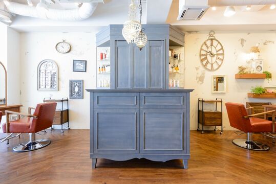 【自由が丘】≪引っ越し費用一部負担あり≫≪営業中レッスンOK！≫≪デビューまで2年以内を目指せる！≫≪社会保険完備≫整った教育制度で安心して練習できる！「keep hair design（キープヘアデザイン）」からアシスタント（美容師）の求人☆★☆