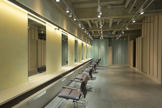 【南草津】≪フリー45〜50％／指名50〜75％還元≫≪保障給あり≫≪自由出勤制≫月収50万円以上も可能な集客力が自慢！美容師としての技術と経験を活かせます！正社員制度もあり！「over hair 南草津店（オーバーヘアーミナミクサツテン）」からスタイリスト（美容師）の求人☆★