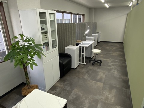 【京橋】スタッフ一人一人のライフスタイルに寄り沿い、皆が働きやすい環境を提供！≪駅チカ≫≪月8～12日から選べる休日数≫≪社会保険完備≫≪髪色、ネイル自由≫≪高単価≫回転重視ではなく、お客様との対話を大切にするアイラッシュ＆ネイルサロン「momo 京橋（モモキョウバシ）」からネイリスト（ネイル）の求人★☆★