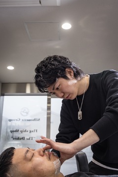 【吉塚駅】≪様々なキャリアプランあり・寮あり・社会保険完備・技術力UP≫フェードカットの第一人者を講習に招いて技術を高めていきます。フェードカットコンテスト全国1位のスタッフもグループ内に在籍。人それぞれにあった働き方を選べます！！将来の目標をサポートして輝ける環境を創るヘアサロン「THE DUKES（ザデュークス）」から美容師・理容師（美容室・理容室）の求人☆★