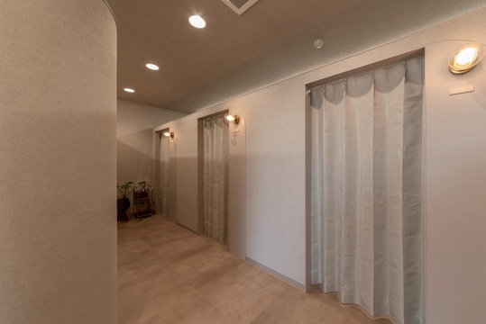 【光の森】≪営業時間17:30まで・社会保険完備・完全週休二日制・日祝の希望休OK・研修は営業時間内のみ・残業ほぼなし≫今までの経験を活かしてみませんか？勤務時間に制限がある方でも活躍できます！お客様との距離も近くあたたかい雰囲気！アットホームなアイラッシュサロン「Luire（ルイール）」からアイリスト（まつげエクステ・まつげパーマ・アイブロウ）の求人☆☆