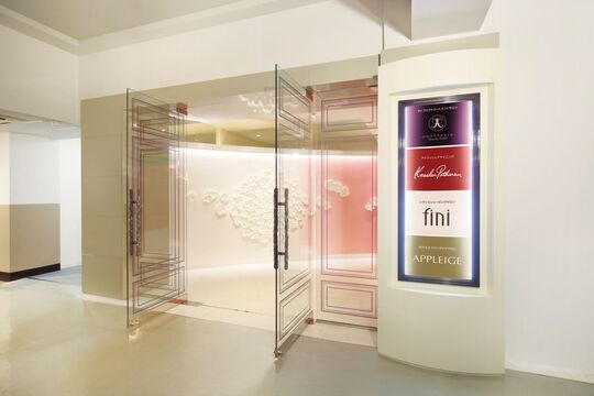 【元町】≪未経験OK!!充実の研修制度!!安定の福利厚生!!≫しっかりとした研修体制で技術だけでなく接客接遇も身につきます!!大手サロンが運営する元町にあるキレイを愛する大人サロン☆☆安定した環境です  アイリスト（アイデザイナー・まつげエクステ）の求人☆☆