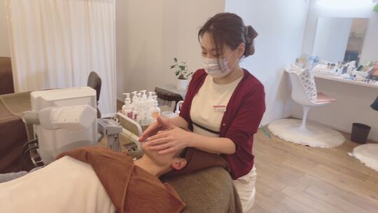 【西向日】≪1日5時間〜相談OK≫≪研修中も給与あり≫≪ジュビラン化粧品加盟店≫お客様のお悩みに併せてメニューを組み合わせOK！自分のファンをつくれるお仕事です！「エステティックジュビランマカリィ（エステティックジュビランマカリィ）」からエステティシャンの求人☆☆