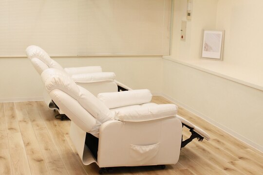 【JR芦屋】≪平均19時退社≫≪土日祝休みOK≫≪社会保険完備≫充実の待遇！日曜日はイベントがあるからやすみたい！でも頑張った分だけお給料は欲しい！そんな希望も叶います！「マツコのまつげサロン 芦屋店（マツコノマツゲサロンアシヤテン）」からアイリスト（まつげエクステ・まつげパーマ・アイブロウ）の求人☆☆