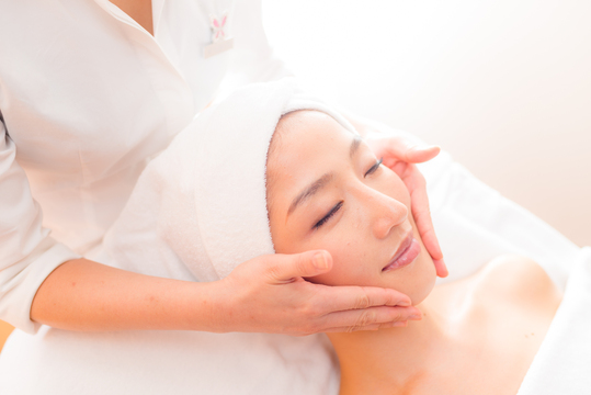 【心斎橋】≪研修期間中も給与保証≫≪未経験の方でも早期習得ができる≫マシン技術を中心として幅広いメニューを展開するエステサロン「ピュアラ心斎橋店（ピュアラシンサイバシテン）」からエステティシャンの求人☆★☆