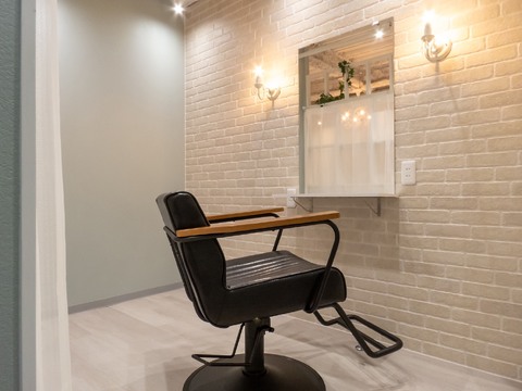 【枚方市駅】≪完全マンツーマン施術≫≪髪質改善がウリ≫≪カットカラー2時間半枠（2時間枠でも相談OK）≫≪20時までに退勤OK≫≪ママさん美容師さんも大歓迎≫新店舗のためメニュー等の設定は相談可能！！「2026年1月頃、枚方市駅付近にオープンする髪質改善特化サロン」からスタイリスト（美容師）の求人☆★☆