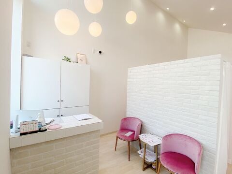 【姫路駅】≪社会保険完備≫≪有給休暇あり≫≪実働8時間≫≪産休育休制度あり≫落ち着いた雰囲気でゆったりした空間で施術できます！大人女性に大人気のアイラッシュサロン「MADEMORE 飾磨店（マドモアシカマテン）」からアイリスト（アイデザイナー・まつ毛エクステ）の求人☆☆