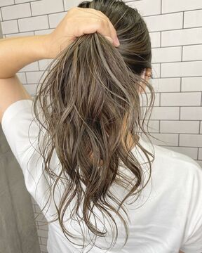 【山科駅】≪月8,9日休み≫≪社会保険完備≫≪営業時間内レッスン可能≫頑張り次第で最短1年半でデビュー可能！レッスンは自分のペースで進められる！メリハリをつけて働くことができるサロン！「LUNA hair（ルーナヘアー）」アシスタント（美容師）の求人☆★☆