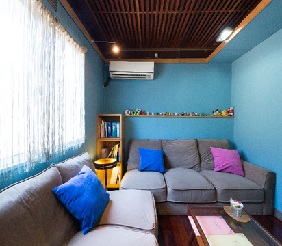 ≪完全週休二日制≫≪社会保険完備≫≪高月給≫≪ブランクがあってもOK≫≪住宅手当あり≫≪引っ越し手当あり≫≪異動なし≫≪残業ほぼなし≫≪営業時間内レッスン≫≪単価1万5000円以上≫流行りのデザインではなく髪をキレイにしてお客様の笑顔を創ります。スタッフ第一主義を掲げるエリアでトップクラスの働きやすさです！ヘアサロン「Heart's（ハーツ）」からアシスタント(美容師)の求人☆★☆