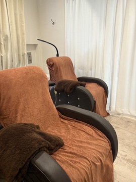 【三ノ宮】≪社会保険完備／月8日休み／土日休みOK／有給休暇あり／最短17時過ぎに退勤可能≫正社員と委託で選択できる自由な働き方と高い歩合でプライベートも充実！働きやすさに特化したサロンです！「Dazzling B（ダズリングビー）」からアイリスト（まつげエクステ・まつげパーマ・アイブロウ）の求人☆☆