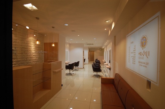 【蕨】◆土日休みOK・完全週休2日制・産休育休実績あり・社会保険完備◆集客力が強く、短い勤務時間でしっかり稼げます！ホワイトな待遇が魅力の高単価アンチエイジングサロン「LIBENE PLUS（リベーヌプラス）」からスタイリスト（美容師）の求人☆★