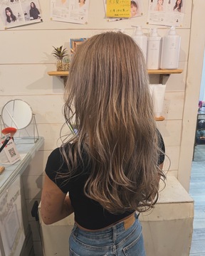 【和泉府中】≪月給25万円＋歩合給≫≪カット受付18時まで≫≪日曜休みあり≫≪引っ越しサポート最大10万円≫カラー、髪質改善と幅広く提供しています！女性が安心して活躍できる地域密着サロン「cor（コル）」スタイリスト（美容師）の求人☆★