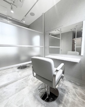 【町田駅】≪正社員、業務委託から選択可能≫≪土日休みOK≫≪自由出勤制≫≪マンツーマン接客≫≪20時までに退勤可能≫≪社会保険完備≫美容師としてのあなたの強み、個性を伸ばすサロン経営！完全予約制のマンツーマンサロン！自由な働き方を叶えながら高単価でしっかり稼げる「Maison de 5 Noble ct.（メゾン ド ファイブ ノーブル カラット）」からスタイリストの求人☆★